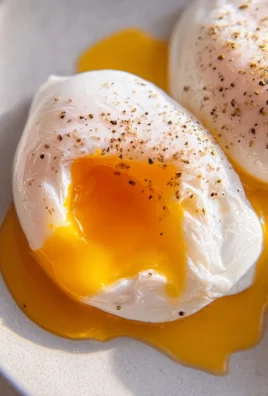 Poached Eggs {How to Poach an Egg}