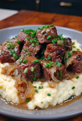 Steak Bites with Mashed Potatoes and Gravy